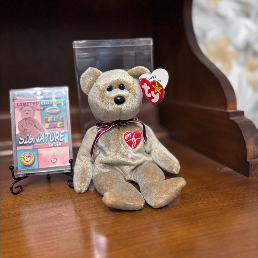RARE Ty 1999 Signature Bear Beanie Babies - TY042289 W/ Platinum Collector Card